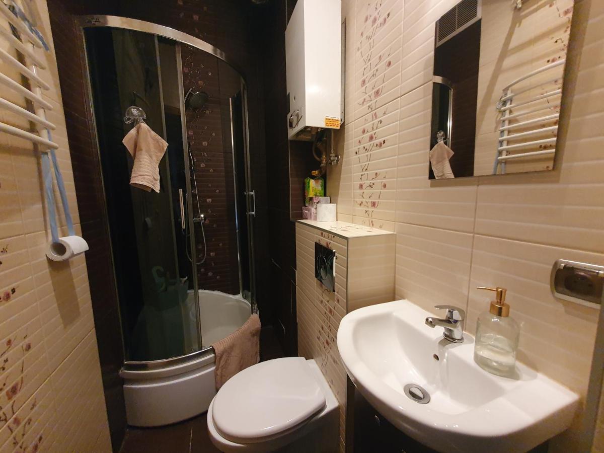 Basic, Quiet Apartment Close To Main Square Krasków Eksteriør bilde