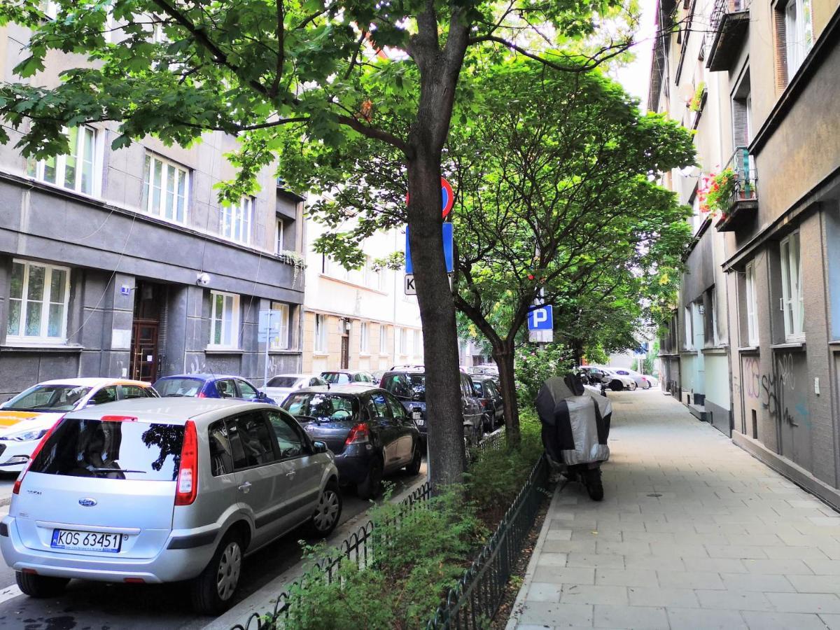 Basic, Quiet Apartment Close To Main Square Krasków Eksteriør bilde