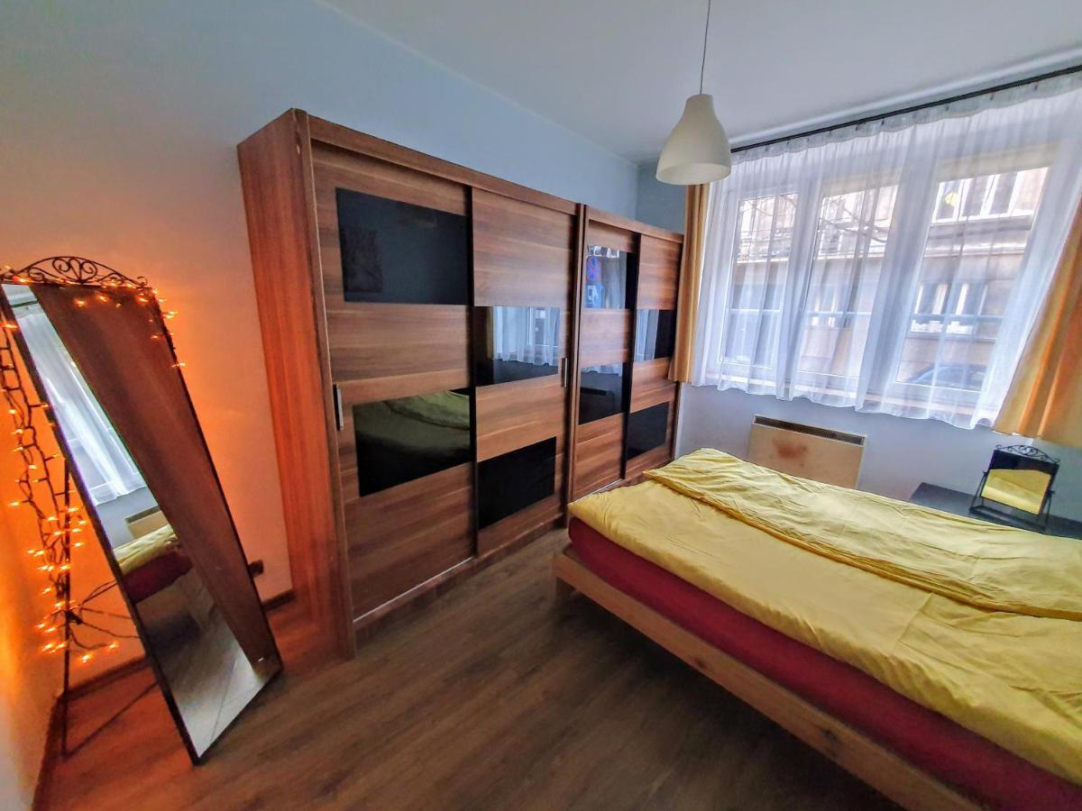 Basic, Quiet Apartment Close To Main Square Krasków Eksteriør bilde